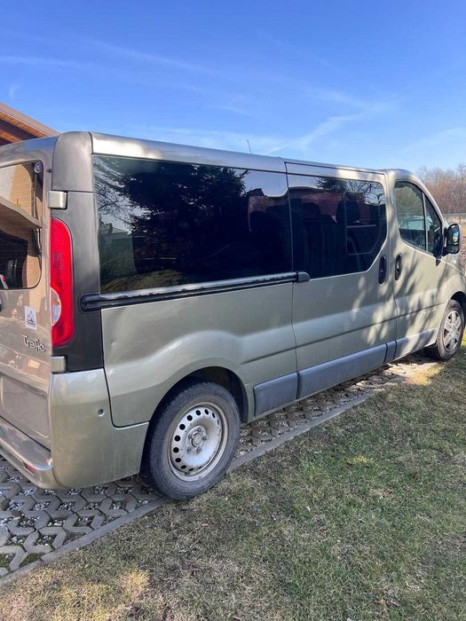 renault trafic 2014 rok passenger L2H1 9os clima pack