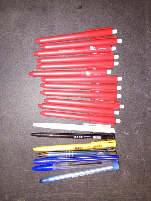 Ручки сині, чорні та зелені по 2 грн