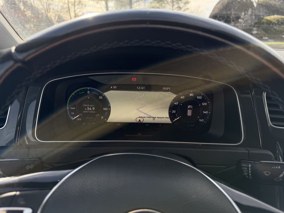 Volkswagen E-Golf 04/2019 cockpit digital
