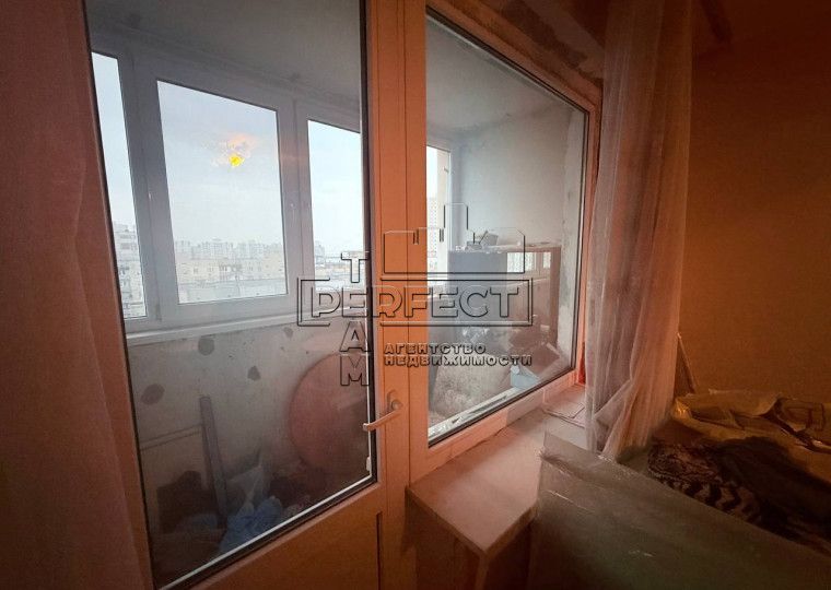 Продаж 1к квартири Милославська 3а / Милославская 3а