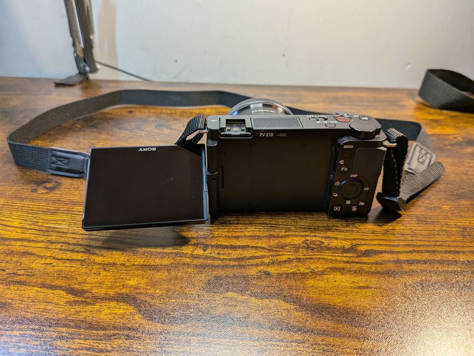 Sony ZV-E10 + 16–50mm + 2 mikrofony + akcesoria – stan jak nowy