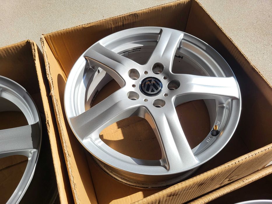 [596] Felgi aluminiowe 16 Cali 5x112 6,5Jx16H2 ET50 VW Passat Touran