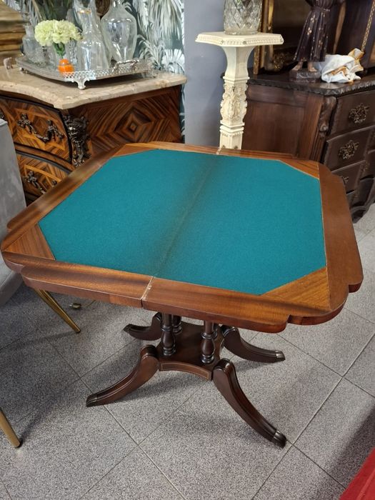 Mesa de Jogo Clássica. Oferecemos a entrega na zona de Lisboa.