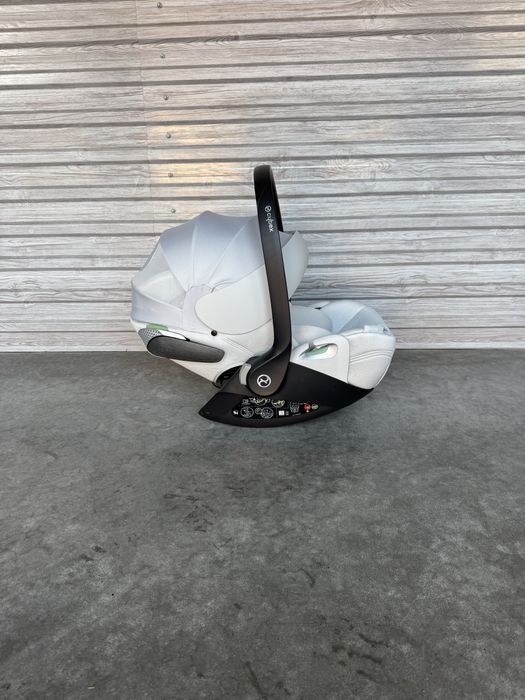 Cybex Cloud T Plus i-Size в кольорі Platinum White/Light Grey