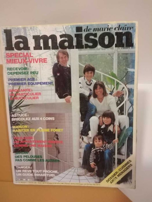 vários revistas de decoração interiores