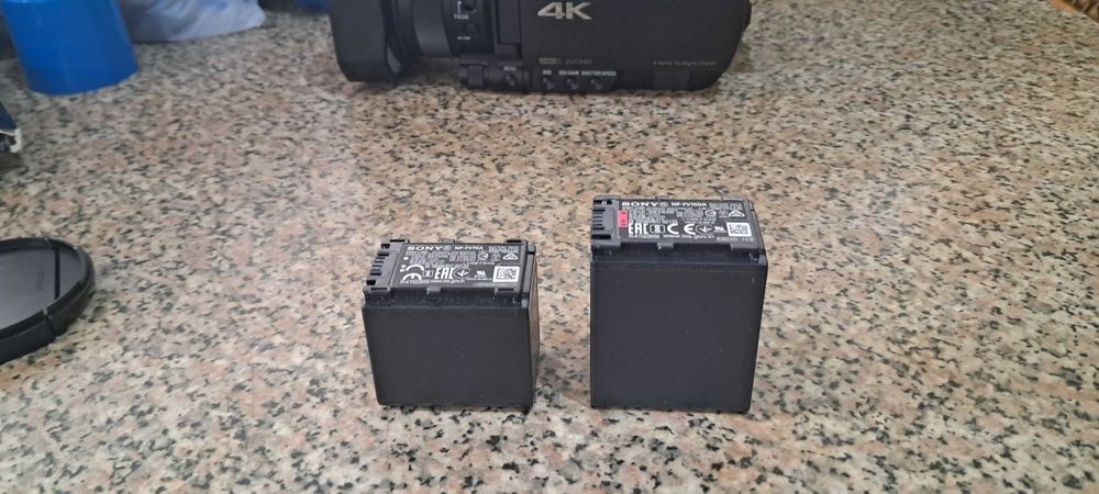 Sony FDR AX-700 como nova + acessórios de som profissional