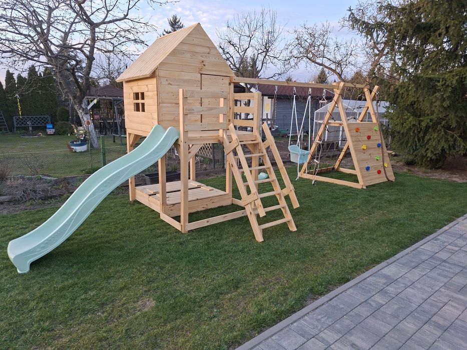 Plac zabaw dla dzieci - domek z tasem
