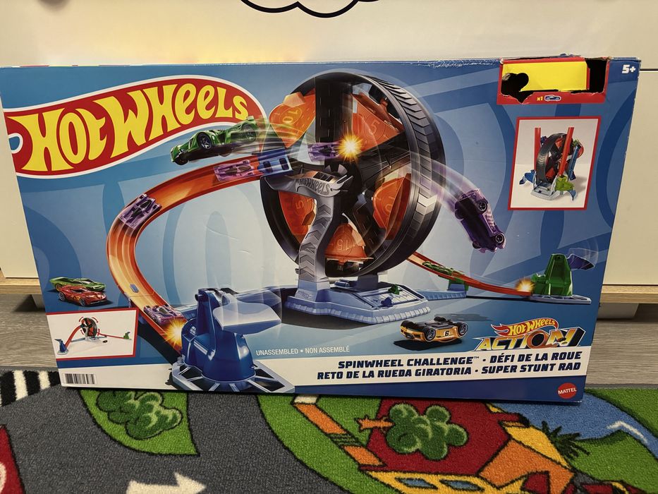 Hot Wheels Spinwheel Challenge Play Set for 5 Year Olds And Up