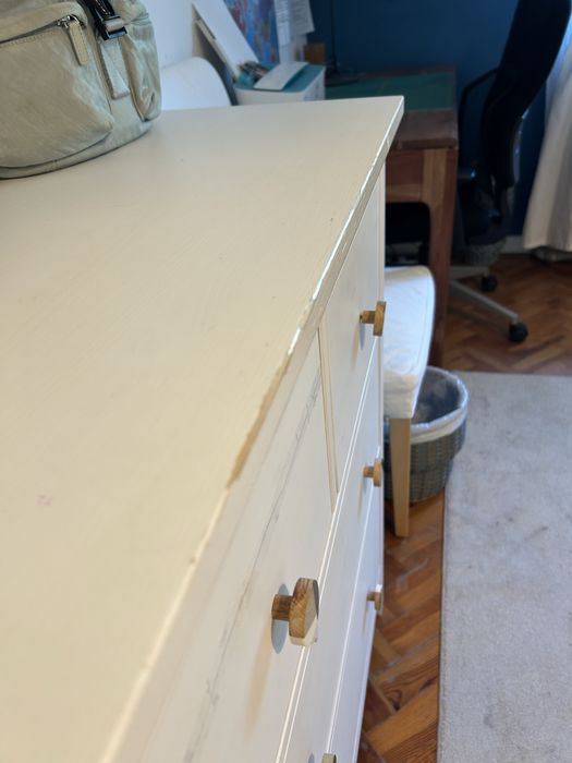 Cómoda Ikea Hemnes branca com muita arrumacao