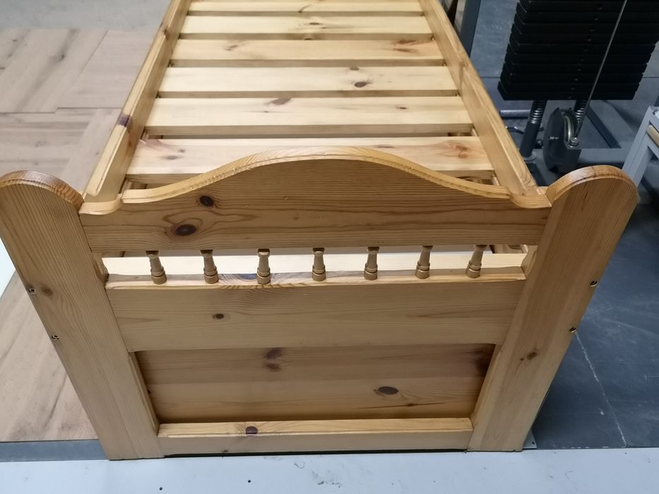 Łóżko drewniane solidne