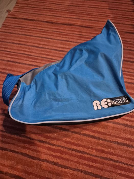 Продам ролики с защитой и сумкой  в хорошем состоянии