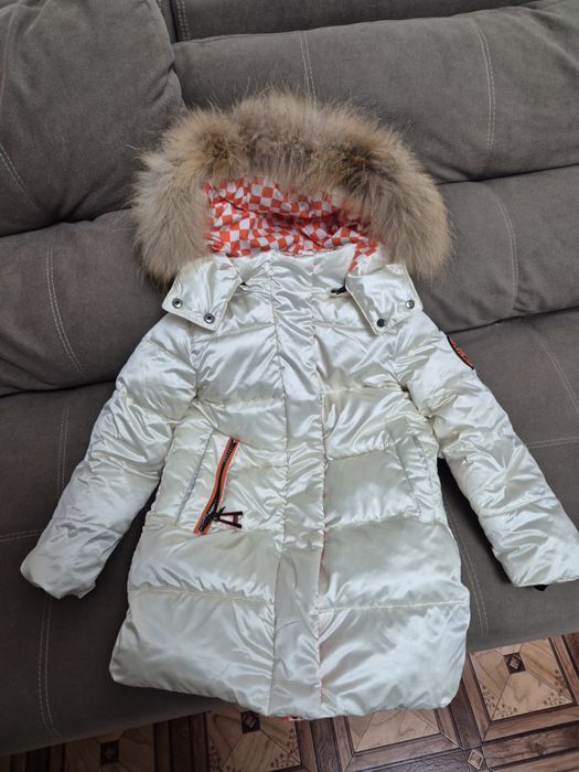 Продам зимову куртку для дівчинки 110-116