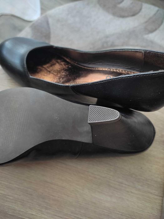 Продам женские туфли