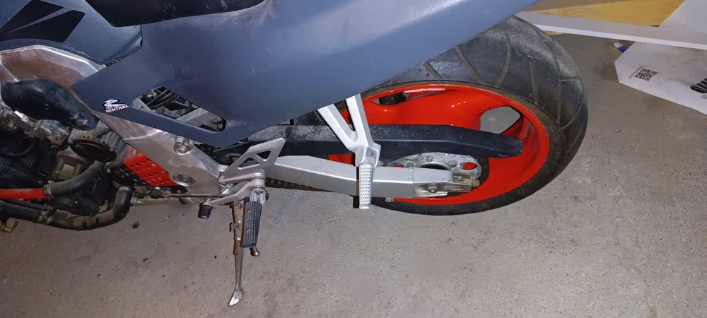 Vendo moto Suzuki