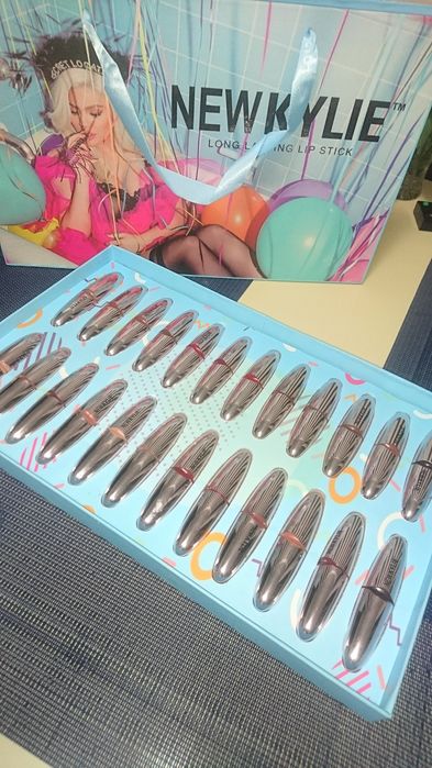 Помады,блеск New Kylie Новые 24 шт.