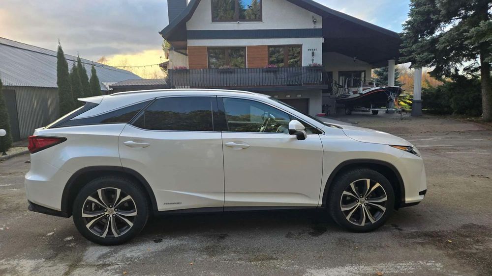 lexus rx biały w Twojej okolicy? Sprawdź kategorię Samochody osobowe