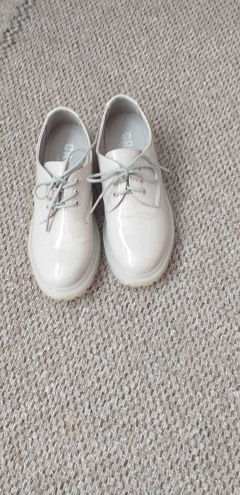 Buty trapery lakierowane