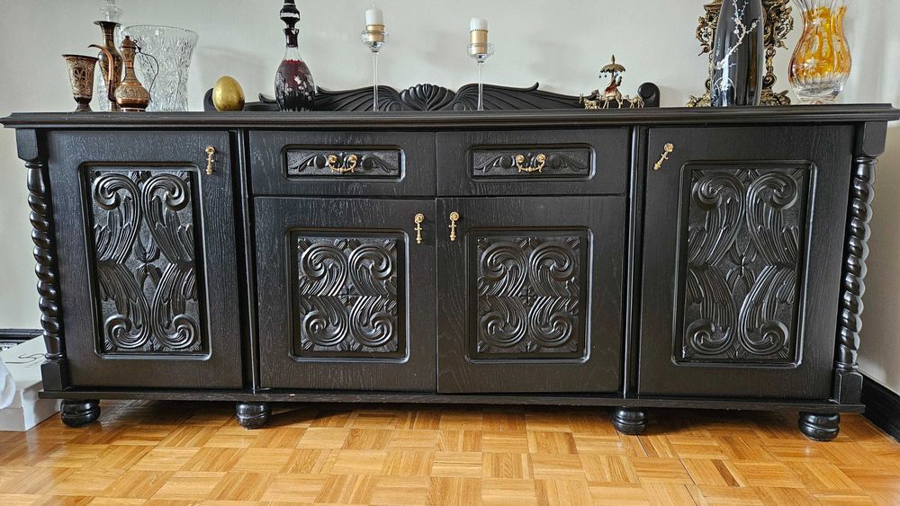 Zestaw mebli drewnianych