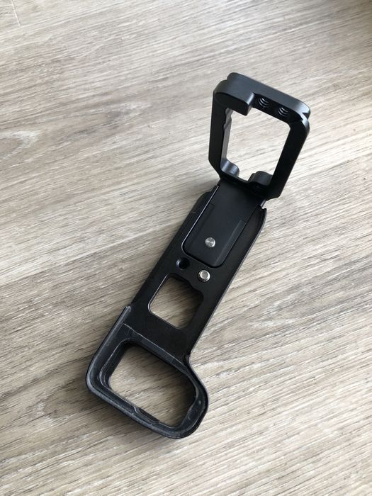 Punho em "L" para sony a7III - marca Gabale