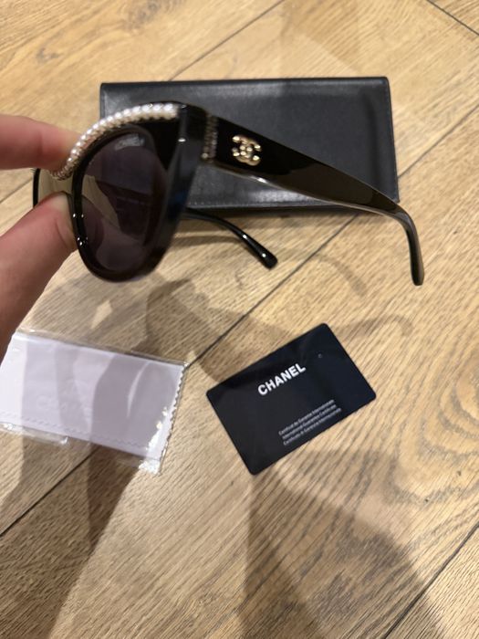 Okulary przeciwsloneczne Chanel czarne zlote logo nowe z pudelkiem