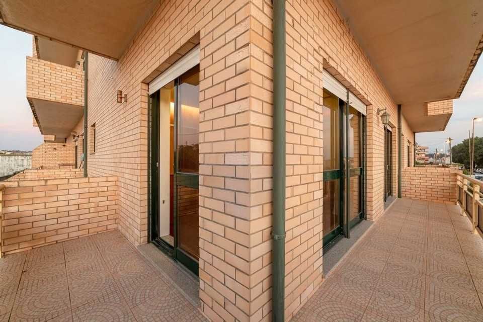 T2+1 Remodelado com Terraço de 100 m² e Vista Mar – Praia de Angeiras