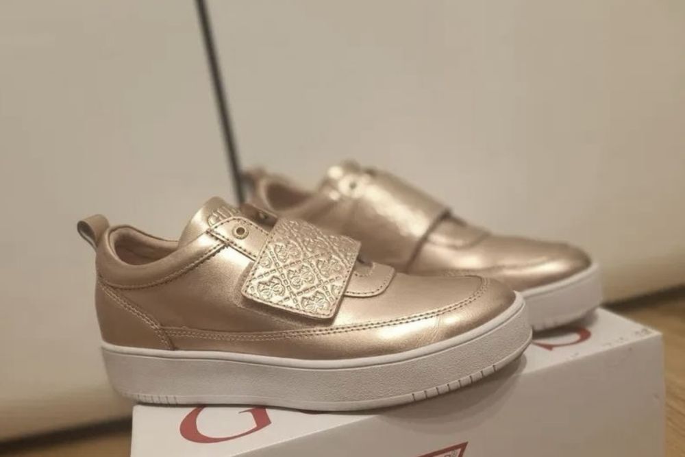 Снікерси Guess Flo. Кросівки шкіряні кеди кожание 37