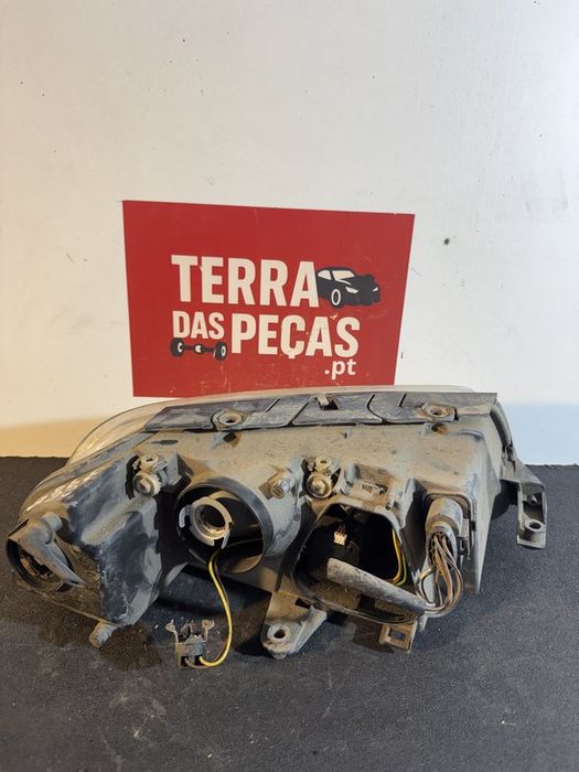 Farol Frontal VW Passat B5.5 Esquerda 3B0941015AN