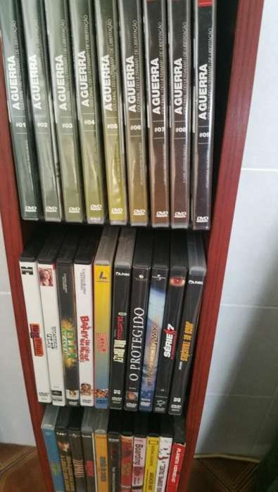 Coleção de DVDs e VHS (diversos) em excelente estado