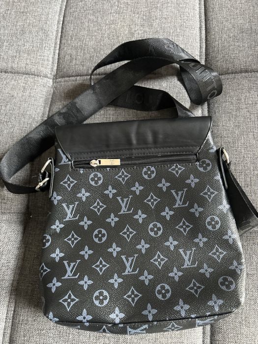 Bolsa Preta Louis Vuitton Elegância Atemporal