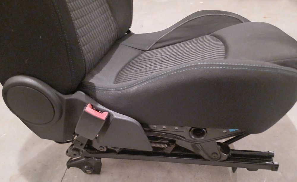 Banco Alfa Romeo Mito frente