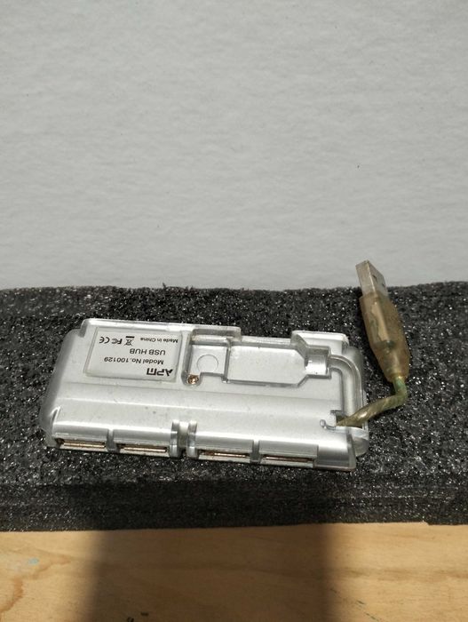 Comutador usb Entradas Saída