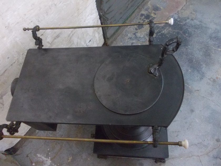 Zabytkowy piec - koza , gazowy