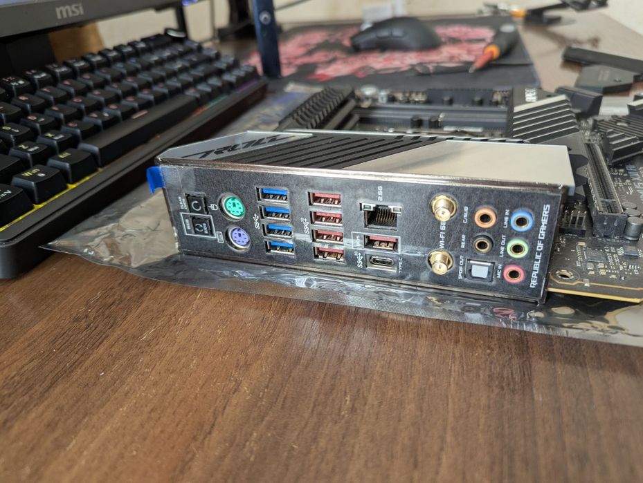 Материнська плата Asus ROG Maximus XIII Apex
