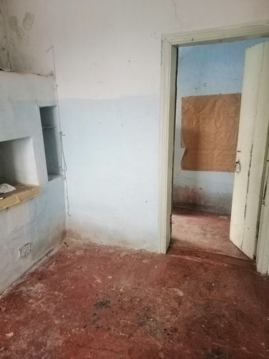 Продам  будинок в центрі села.