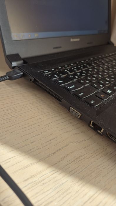 Продам Ноутбук Lenovo B50-30 робочій