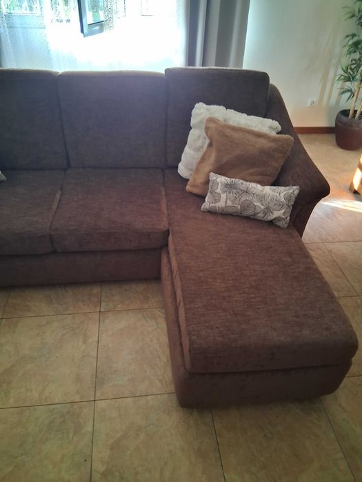 Sofá com chaise longue