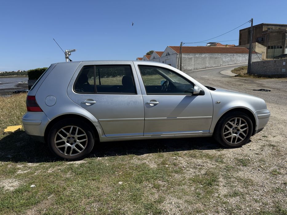 VW Golf V 1.9 TDi 105cv (Julho 2003) - Fiável e Económico