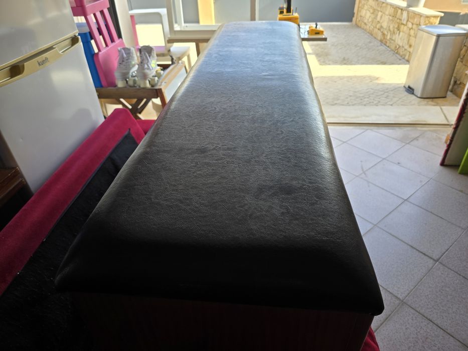 Sapateira em madeira maciça