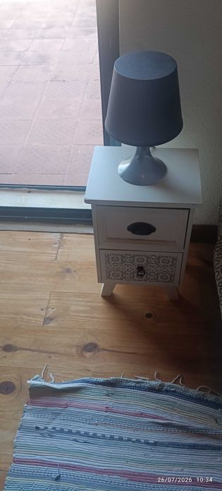 Mesinha de cabeceira para criança