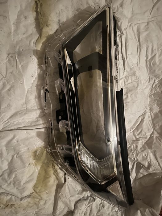 Скло фари Rav 4 L.