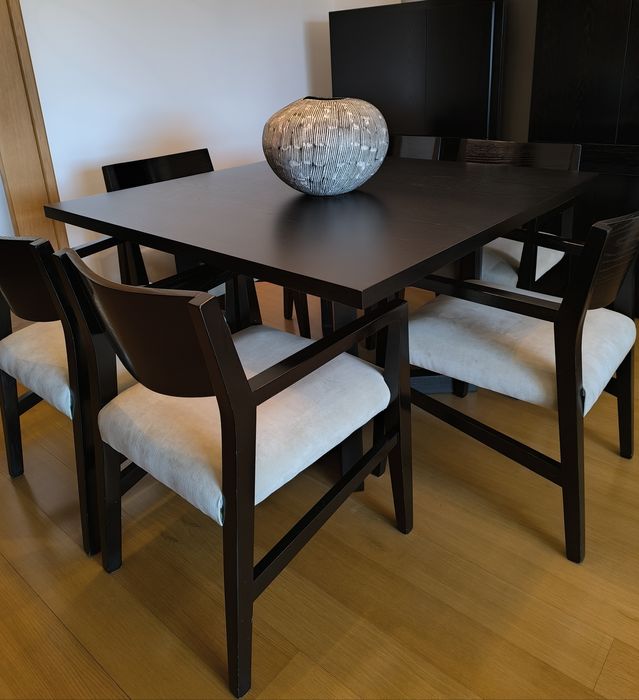 Conjunto mesa e 6 cadeiras de jantar