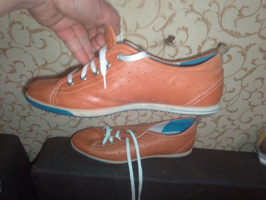 Жіночі натуральні шкіряні ECC Oна 40 р нові