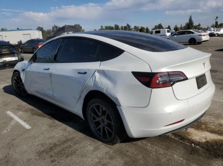 Tesla model 3 (2021)
