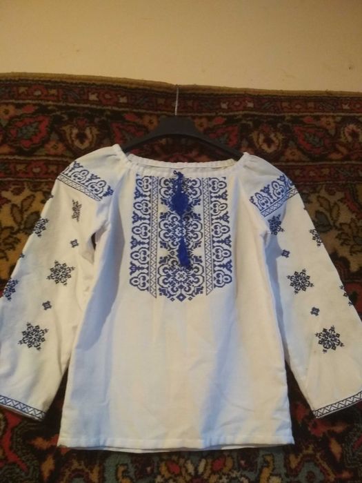 Продам блузку вишиванку на дівчинку