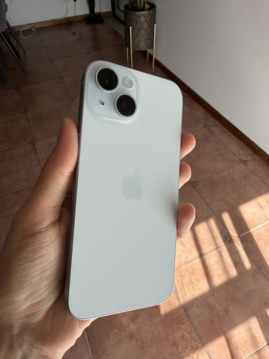 Iphone 15 - 128gb. Acompanha a caixa original + o cabo para carregar.