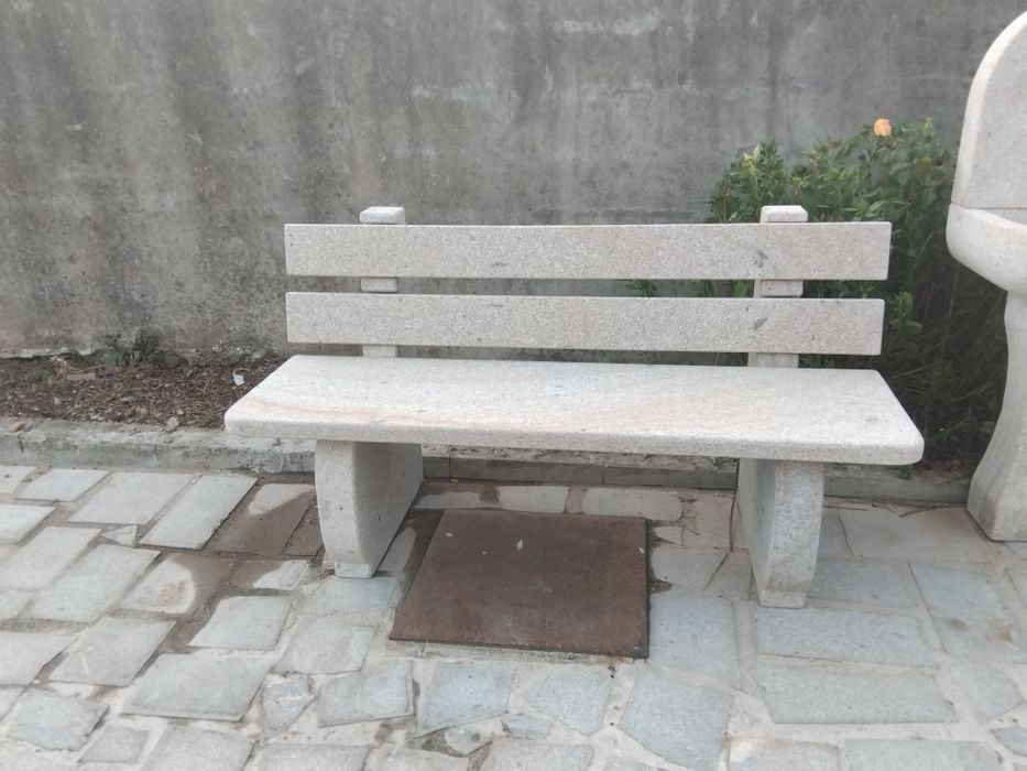 Banco de jardim em pedra