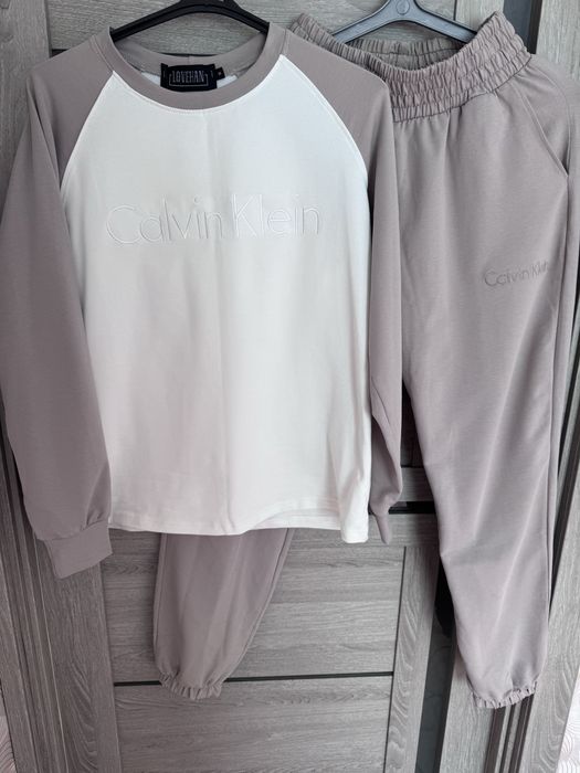 Новий костюм Calvin klein