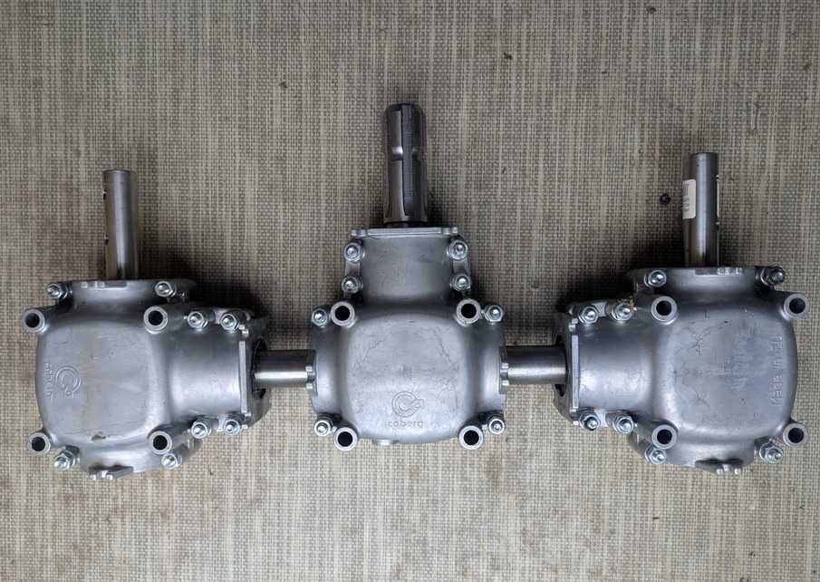 Przekładnia do rozsiewacza nawozu potrójna 450 mm aluminium C06.22
