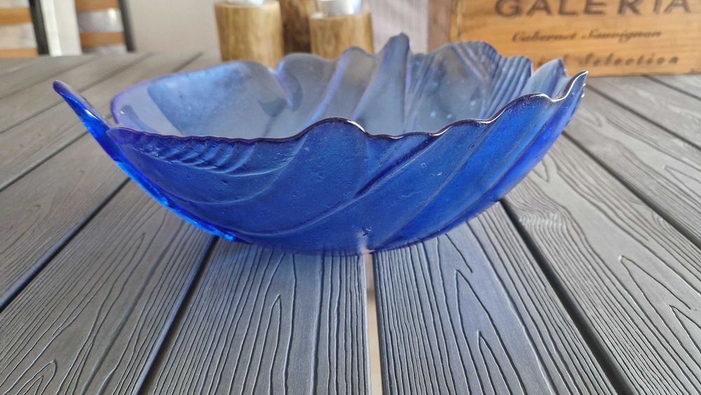 Taça de vidro azul grande