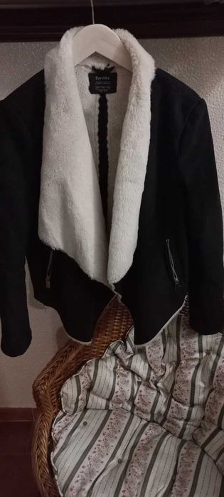 Casaco preto com pelo branco